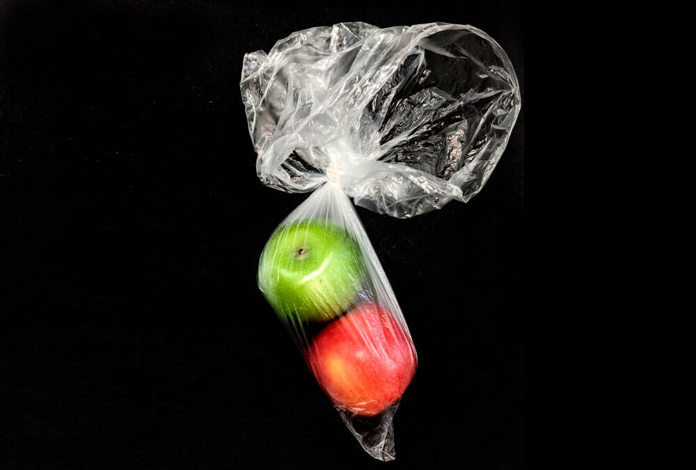 Äpfel in Plastikbeutel